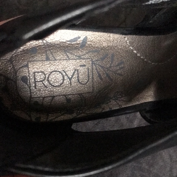 Black size 6 heels - Picture 7 of 7